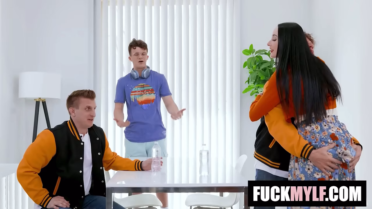 Si ustedes dos dejan de acosarlo, pueden rellenarme doblemente. Violet Voss, Rion King, Oliver Faze, London Pierce
