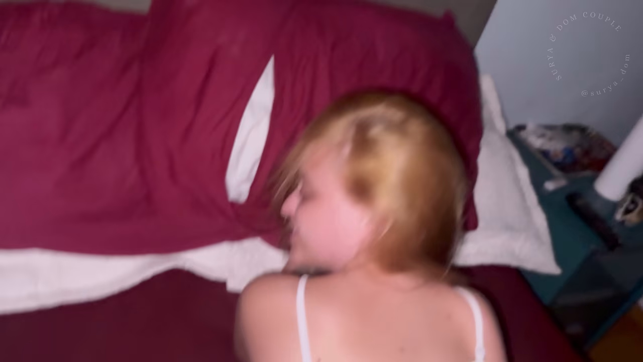 ¡Ay! Agujero equivocado. Por favor, para. Nunca he hecho sexo anal. Va a doler. Una rubia prueba el sexo anal por primera vez.